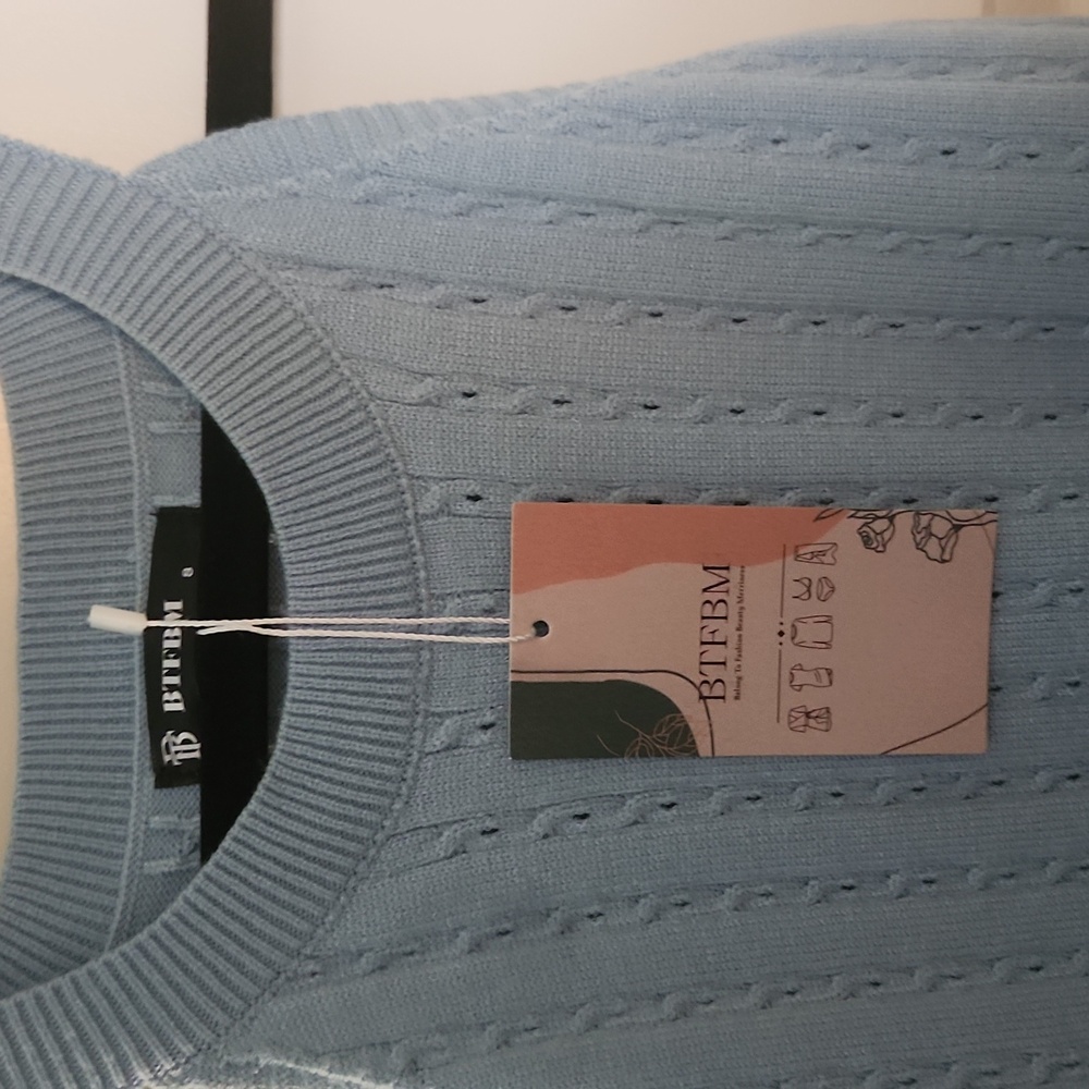 NWT sleeves sweater - Picture 3 of 7